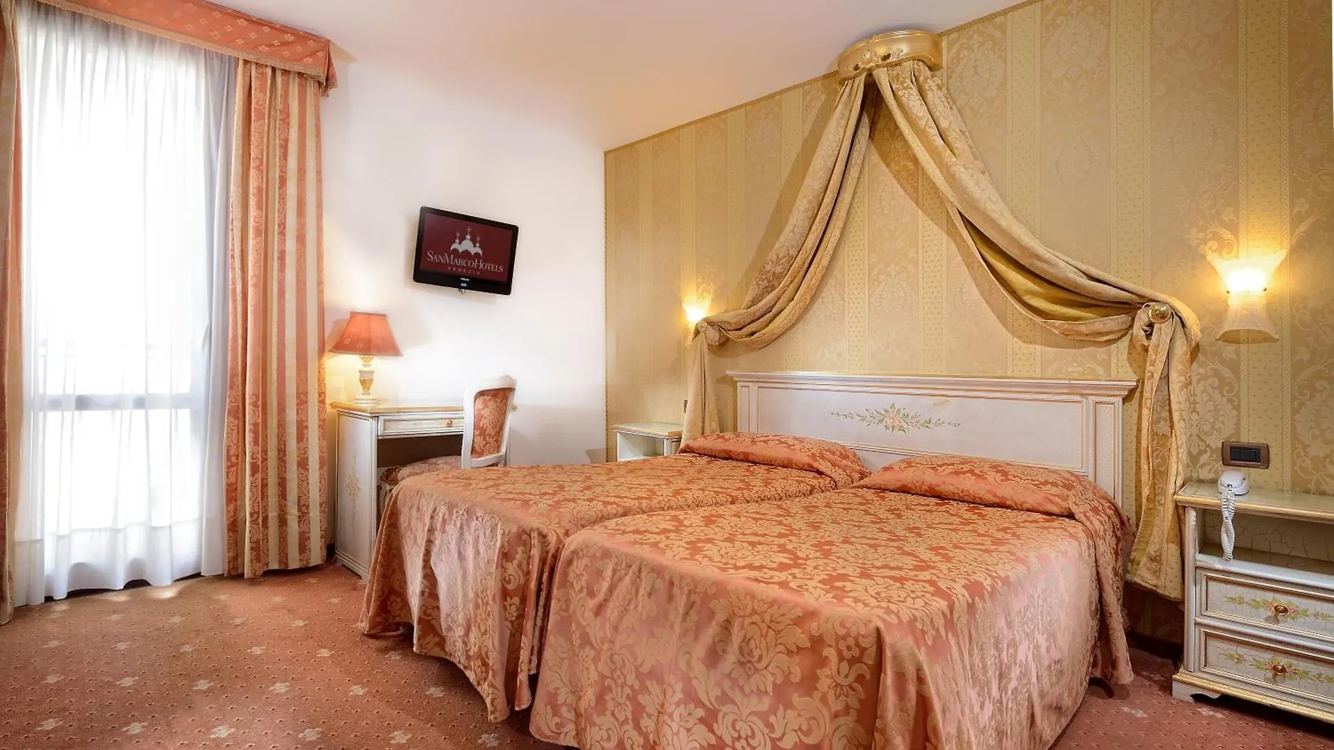 Ambassador Tre Rose Hotel Veneza