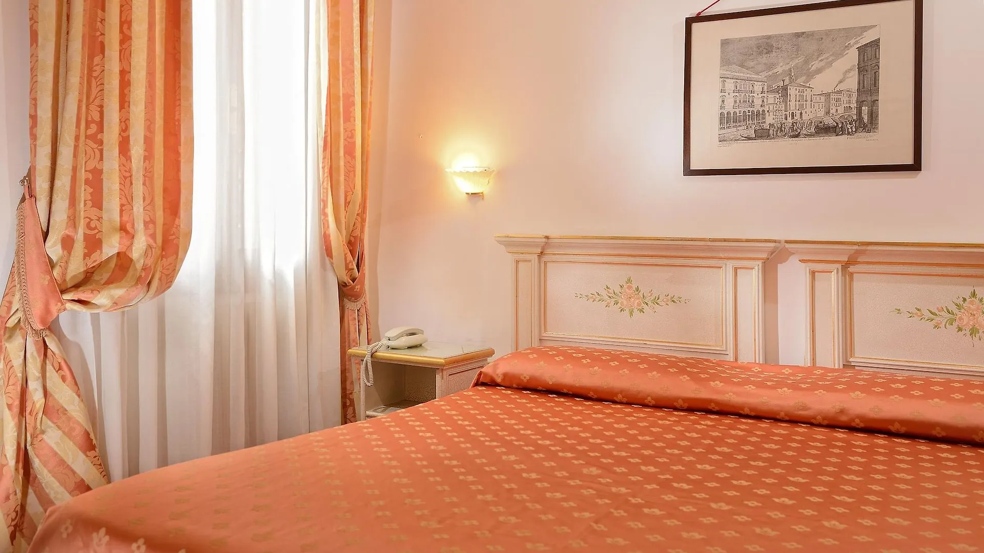 Ambassador Tre Rose Hotel Veneza 3*,