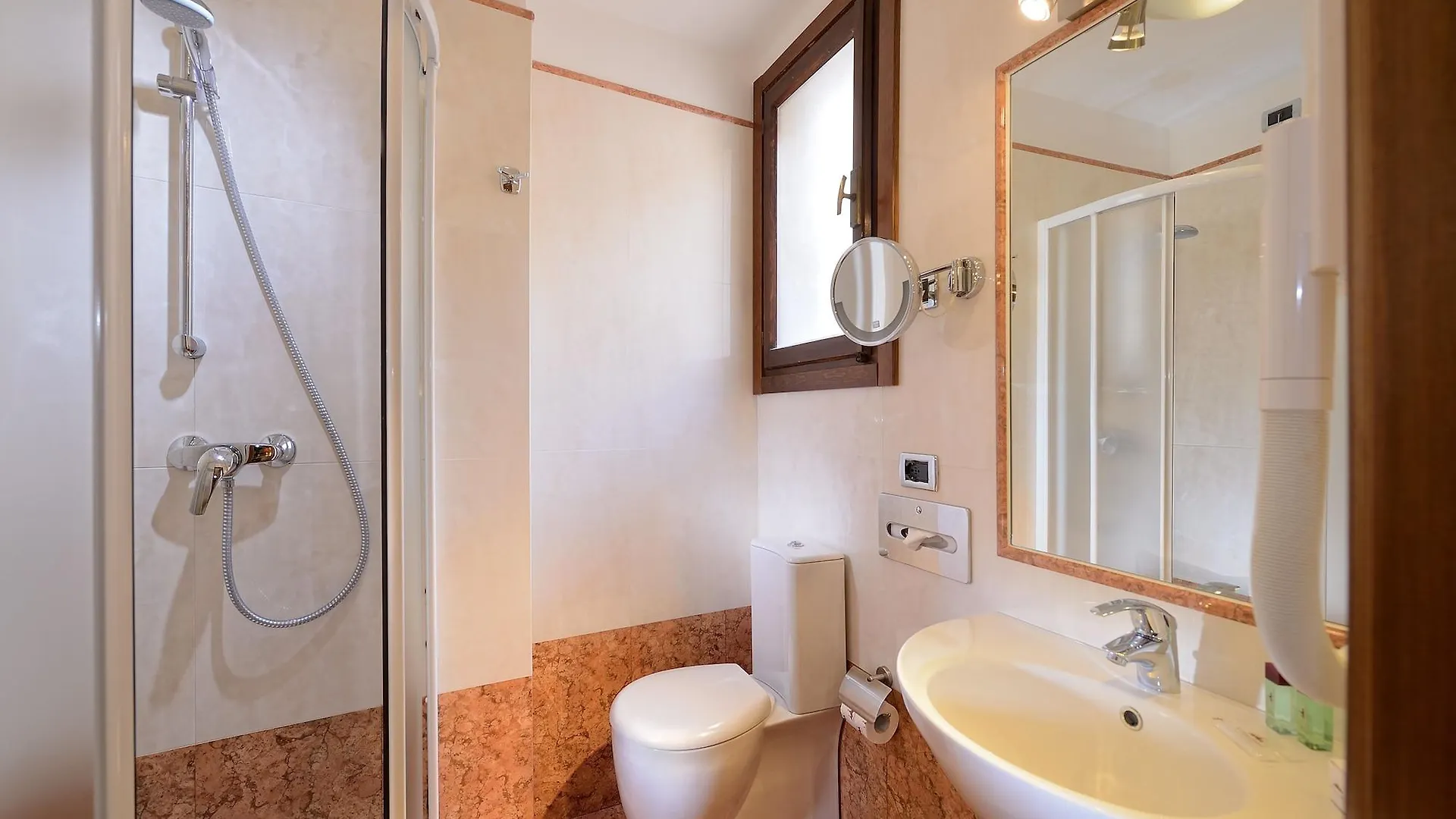 Ambassador Tre Rose Hotel Veneza