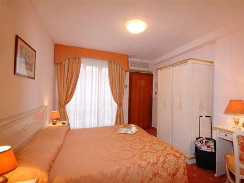 Ambassador Tre Rose Hotel Veneza