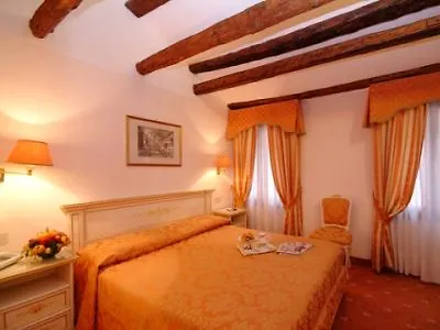 Ambassador Tre Rose Hotel Veneza